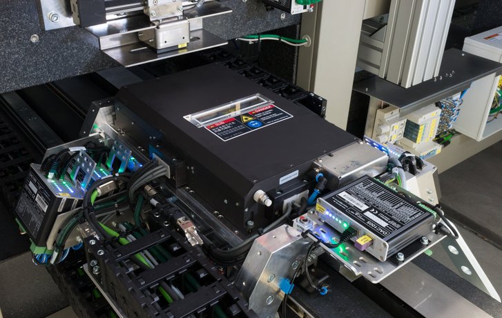 安装有8路光束的激光工作头